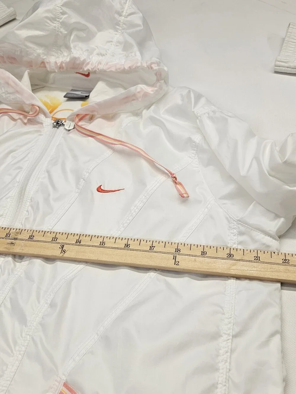 Nike Vintage White Running Jacket Size XLARGE  Youth 16 To 18 White Orange Zip